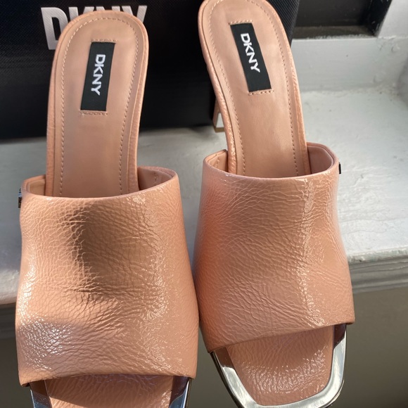 Dkny Grain Patent Pu Powder Blush - Picture 4 of 6